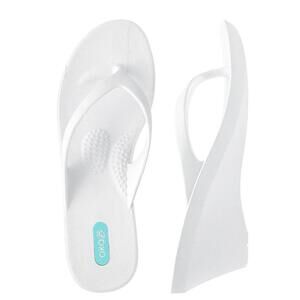 NEW OKA-B women's kylie wedge flip flops in white